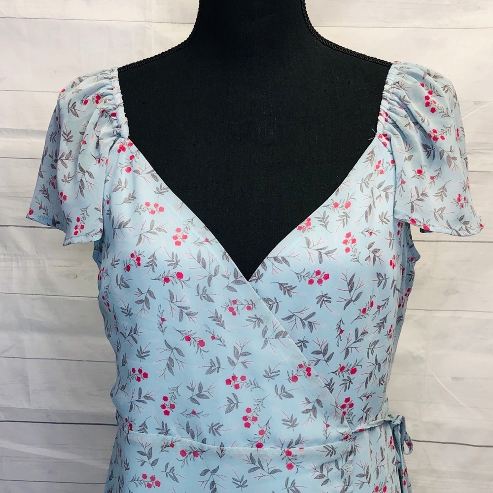 Francesca’s Blue Wrapped MIDI Dress - Picture 4 of 7